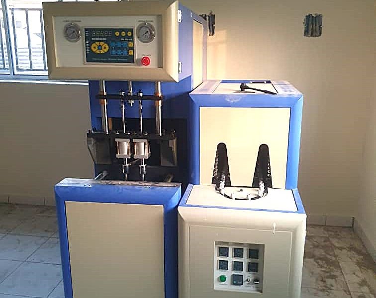 Semi-Automatic PET Bottle Blowing Machine HZ880