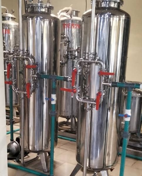 3000L stainless steel water treatment filtration tank for industrial and commercial use.