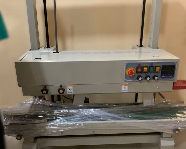 FRD-1200V Vertical Band Sealing Machine with solid-ink printer and adjustable conveyor